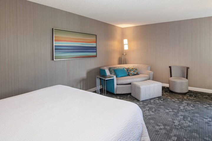 Courtyard by Marriott Oakland Airport