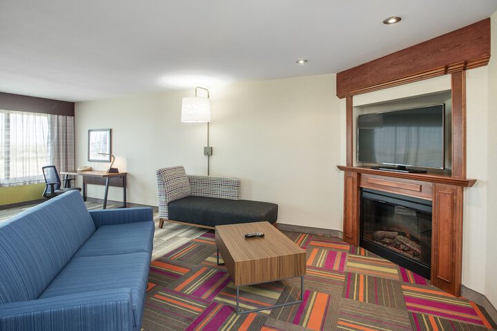 Room 303 of 348