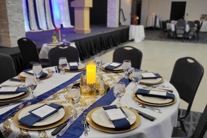 Ballroom/Hall 20 of 22