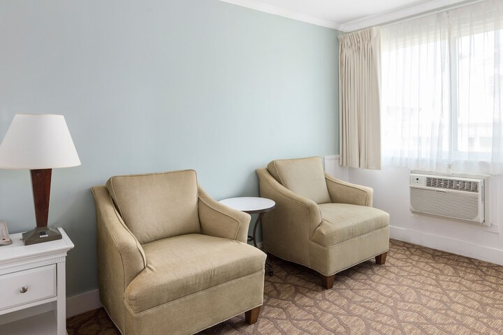 Room 58 of 106