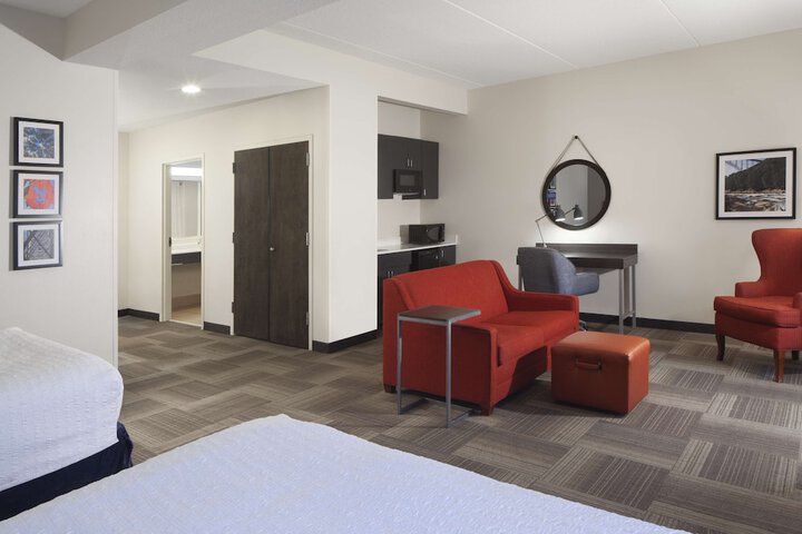 Hampton Inn Charleston-Southridge