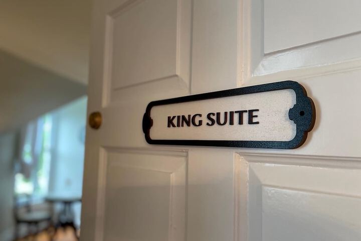 Room 19 of 111