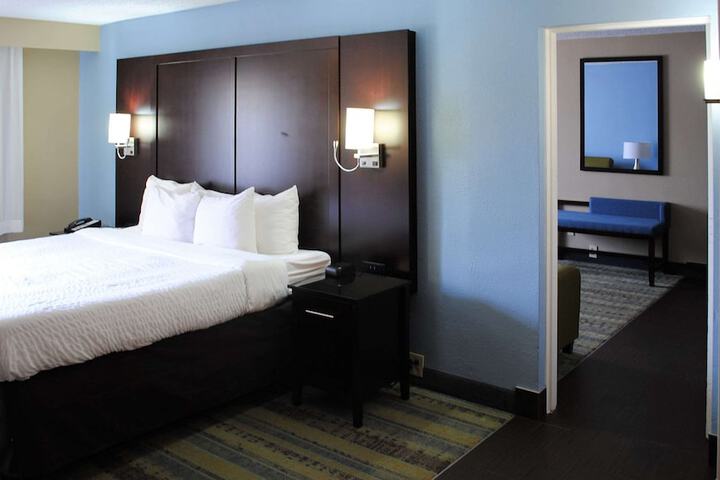 Room 35 of 131