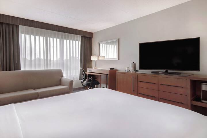 Crowne Plaza Auburn Hills by IHG