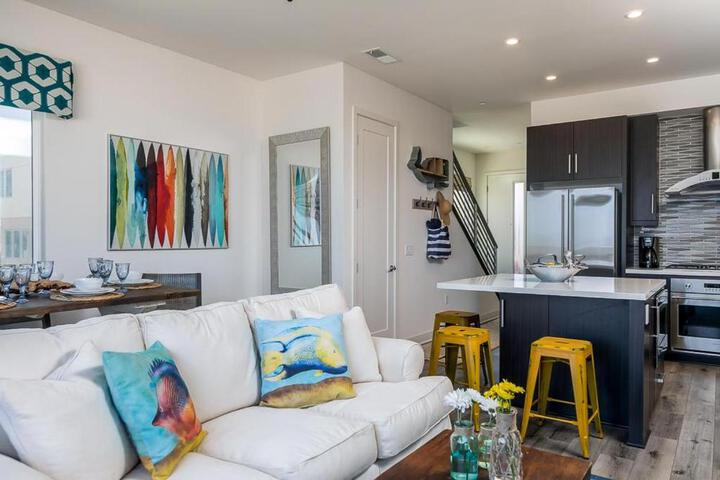 Ocean View 3 Bedrooms Condo just steps from the park, pier & water!