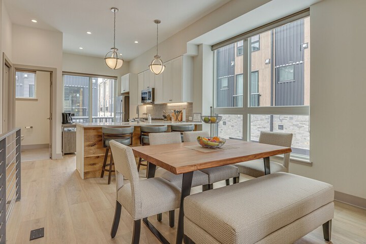 Silverthorne Townhome w / Hot Tub: Walk to Town!