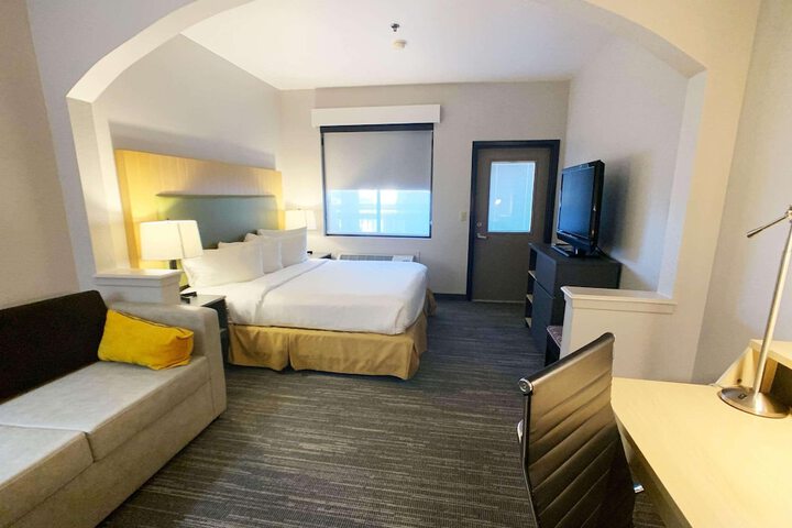 Room 16 of 34