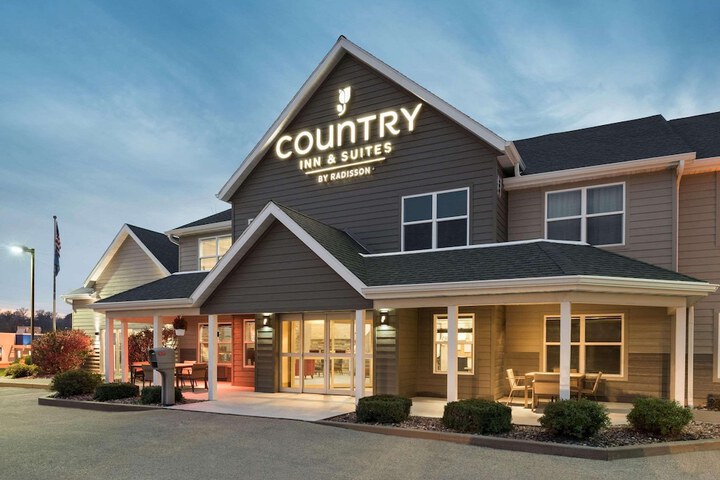 Country Inn & Suites by Radisson Platteville, WI