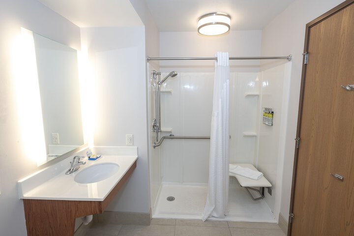 Holiday Inn Express Hotel & Suites Iron Mountain by IHG