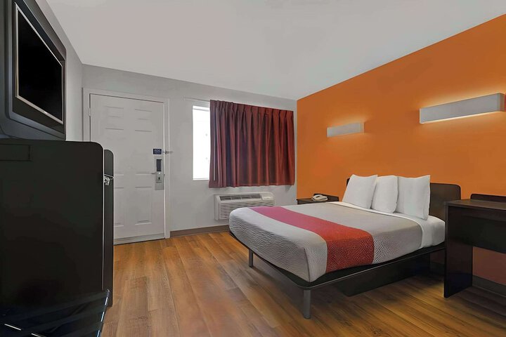 Room 21 of 37