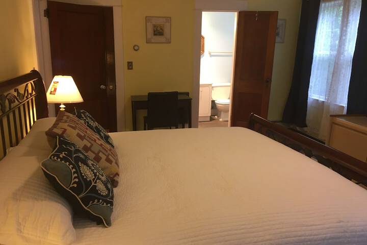 Room 5 of 82