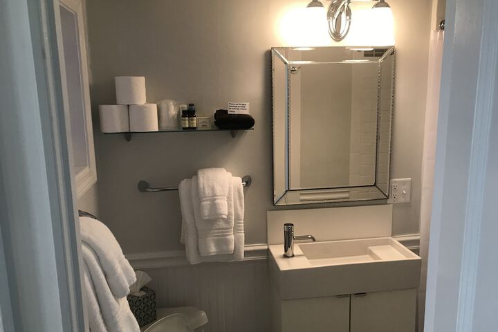 Room 8 of 65