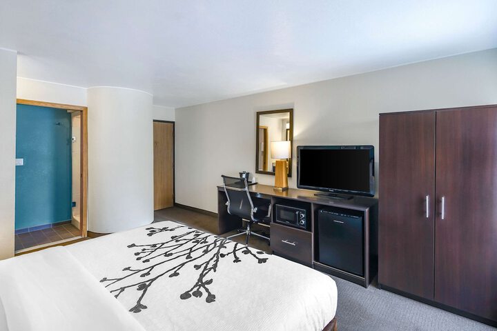 Room 9 of 29