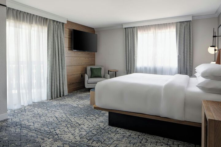 Sheraton Westport Chalet Hotel St. Louis