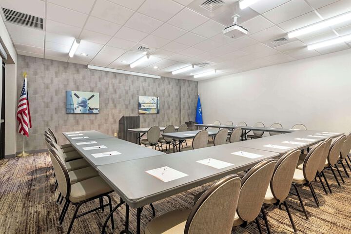 Best Western Plus Executive Residency Rigbys Water World Hotel