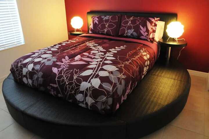 Room 10 of 24