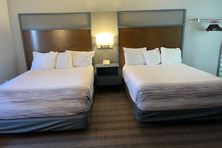 Room 10 of 38