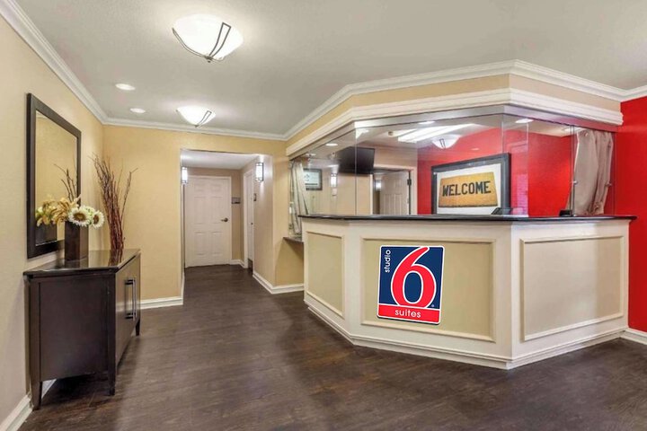 Studio 6 Extended Stay Chicago Vernon Hills Lincolnshire IL