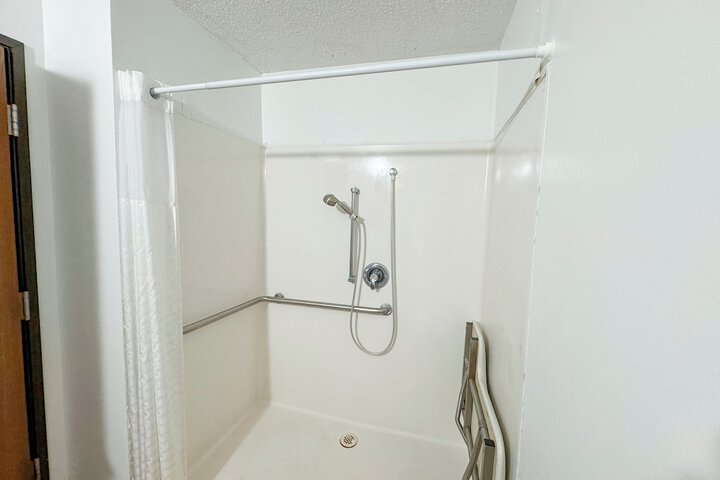FairBridge Inn & Suites Batavia - Darien Amusement Park