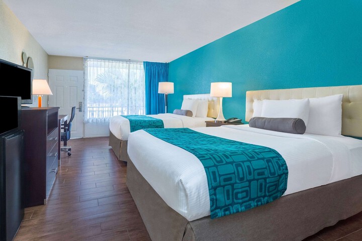 Room 21 of 34