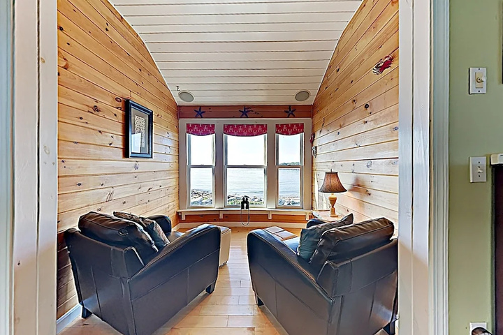 New Listing! Curtis House on the Cove 3 Bedroom Cottage