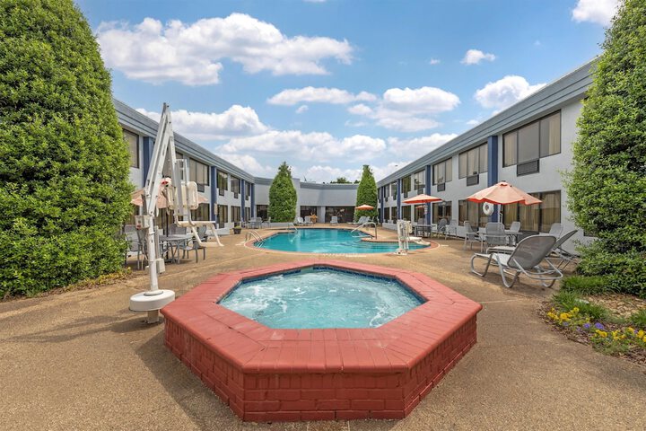 Best Western Plus Madison-Huntsville Hotel