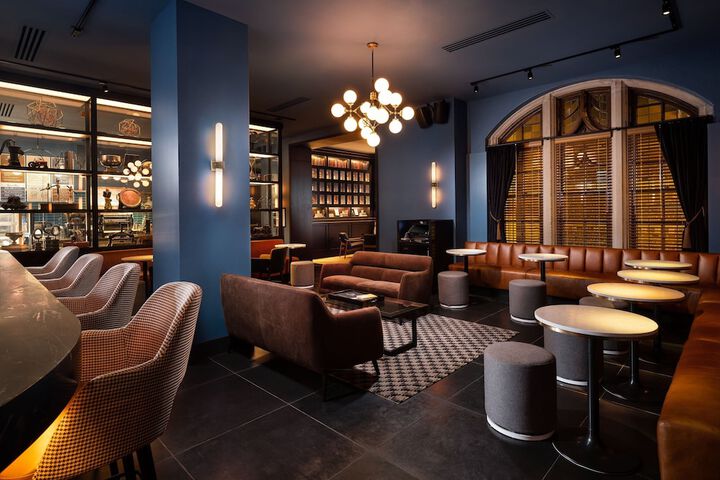 Lounge 62 of 79