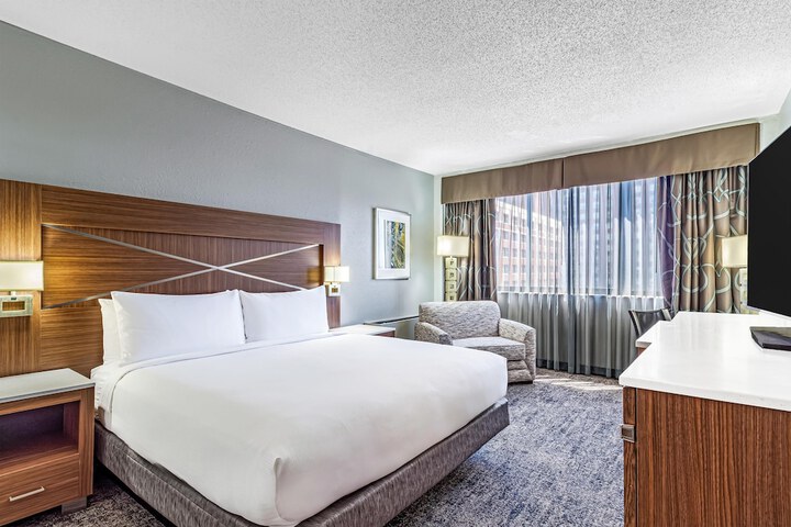 DoubleTree by Hilton Milwaukee Downtown