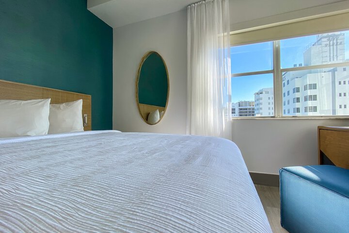 Room 52 of 103