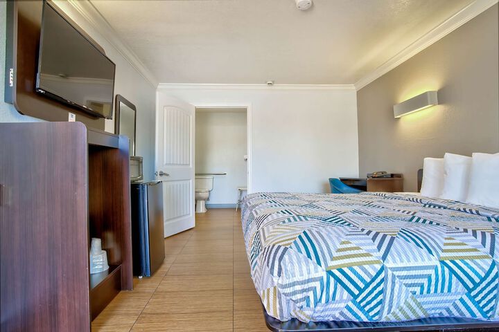 Room 11 of 26