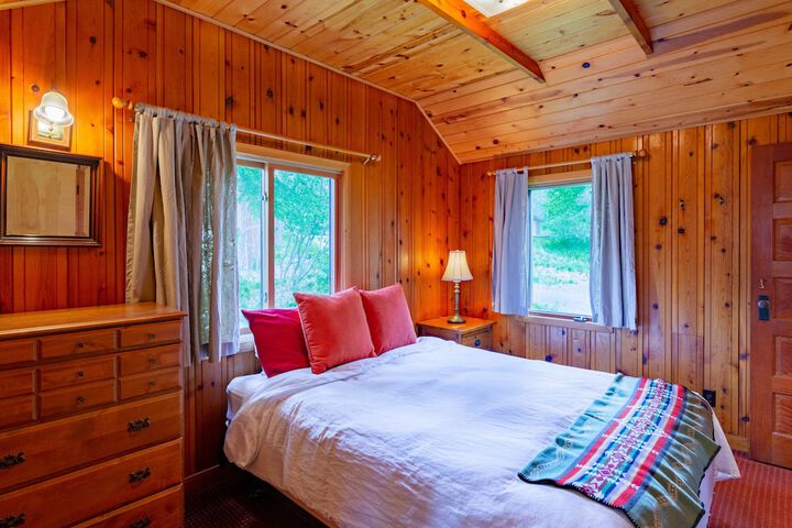 Lake Creek Lodge
