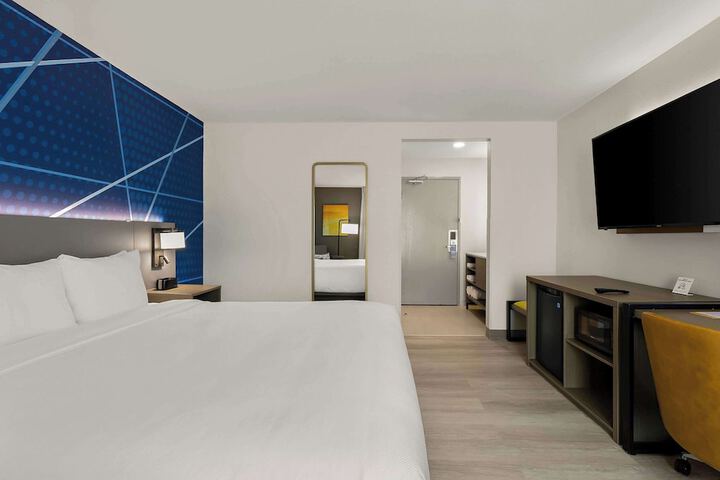 Room 34 of 41