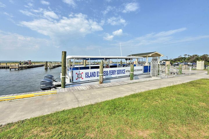Waterfront Harkers Island Home: Sunset View & Dock