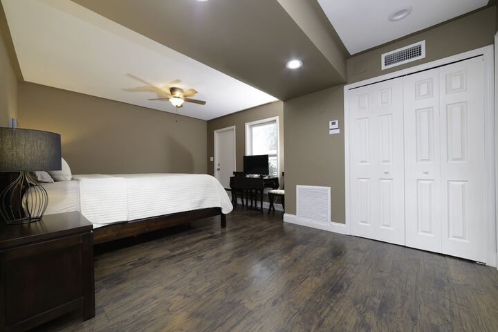 Room 21 of 32