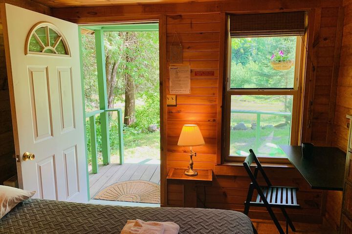 Pine Crest Motel & Cabins