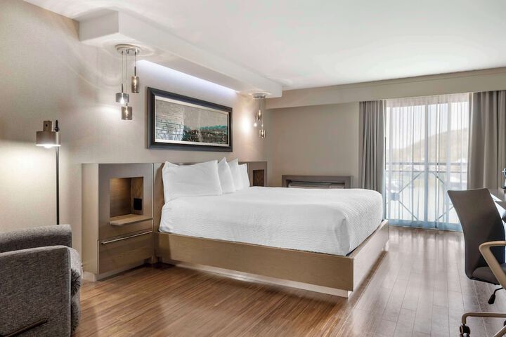 Room 27 of 49