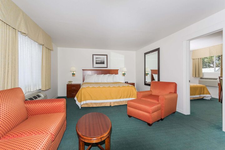 Room 10 of 16