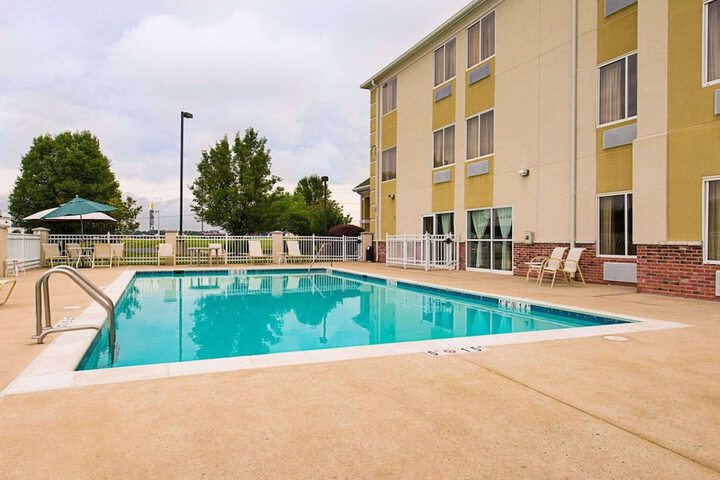 Pool 11 of 41