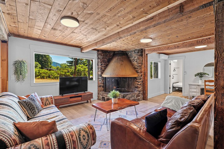 Basecamp Lodge