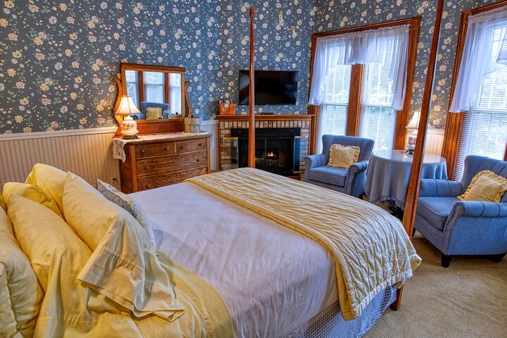 Rockwell Falls Inn and Wine Bar