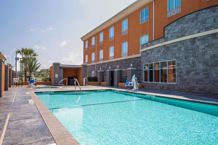 Holiday Inn Express Hotel & Suites Clute - Lake Jackson by IHG