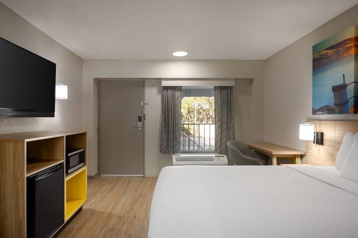 Days Inn by Wyndham Apopka / Orlando