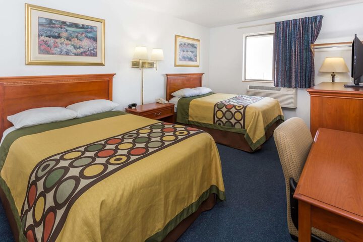 Room 10 of 13