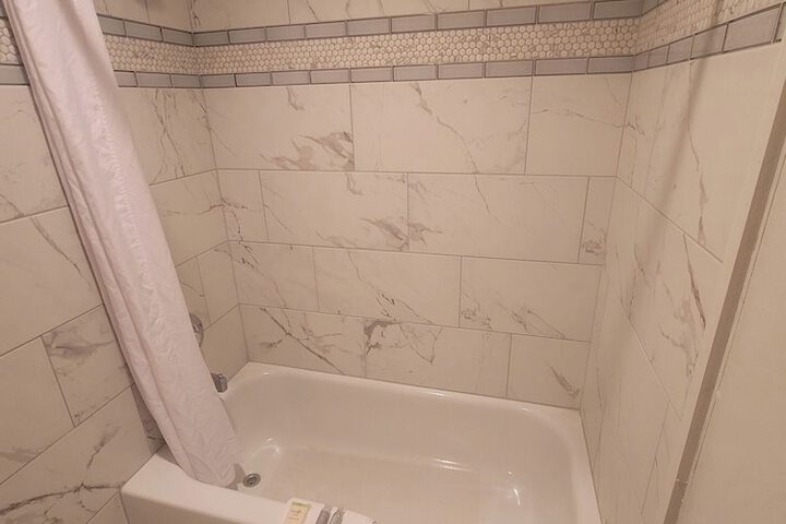 Room 100 of 127