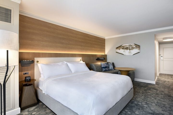 Room 82 of 128