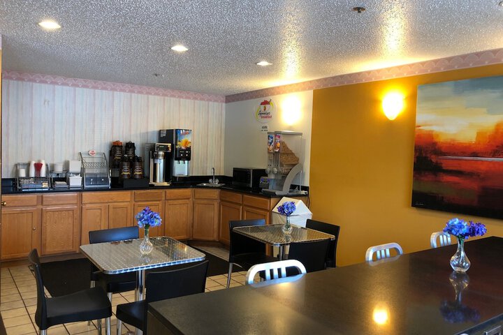 Super 8 by Wyndham Front Royal Near Shenandoah National Park
