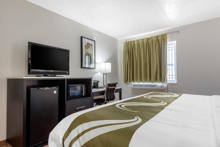 Room 9 of 28