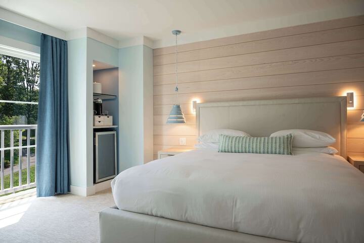 The Colony Hotel