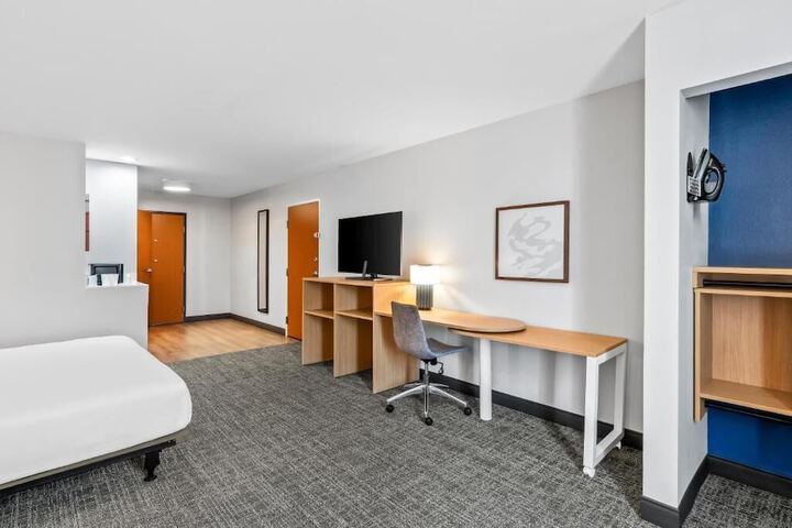 Spark by Hilton Shawnee