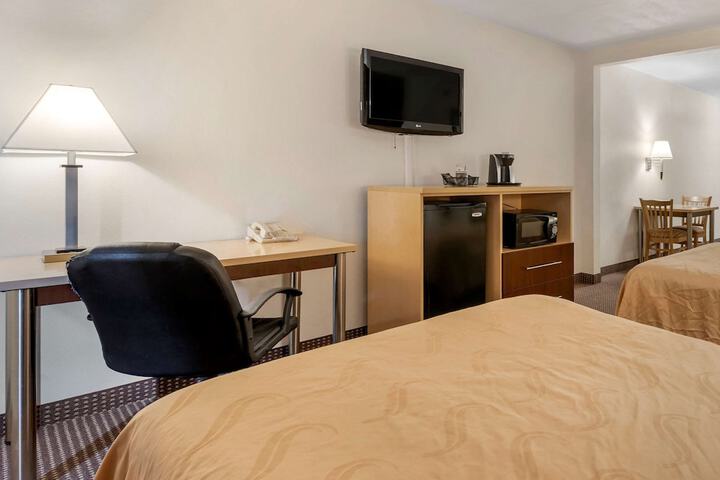 Room 6 of 33